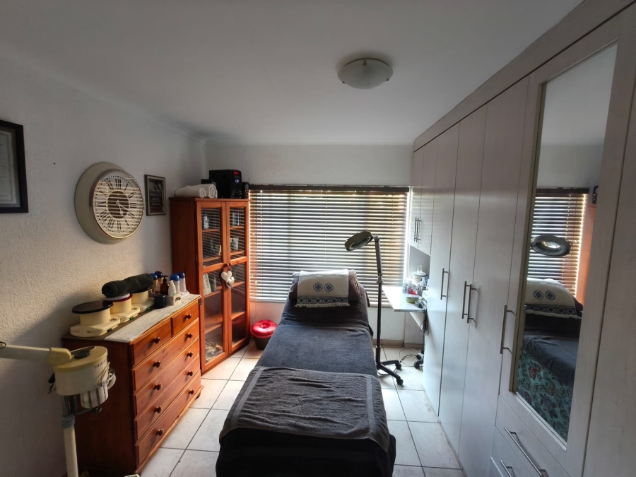 3 Bedroom Property for Sale in Safari Gardens North West